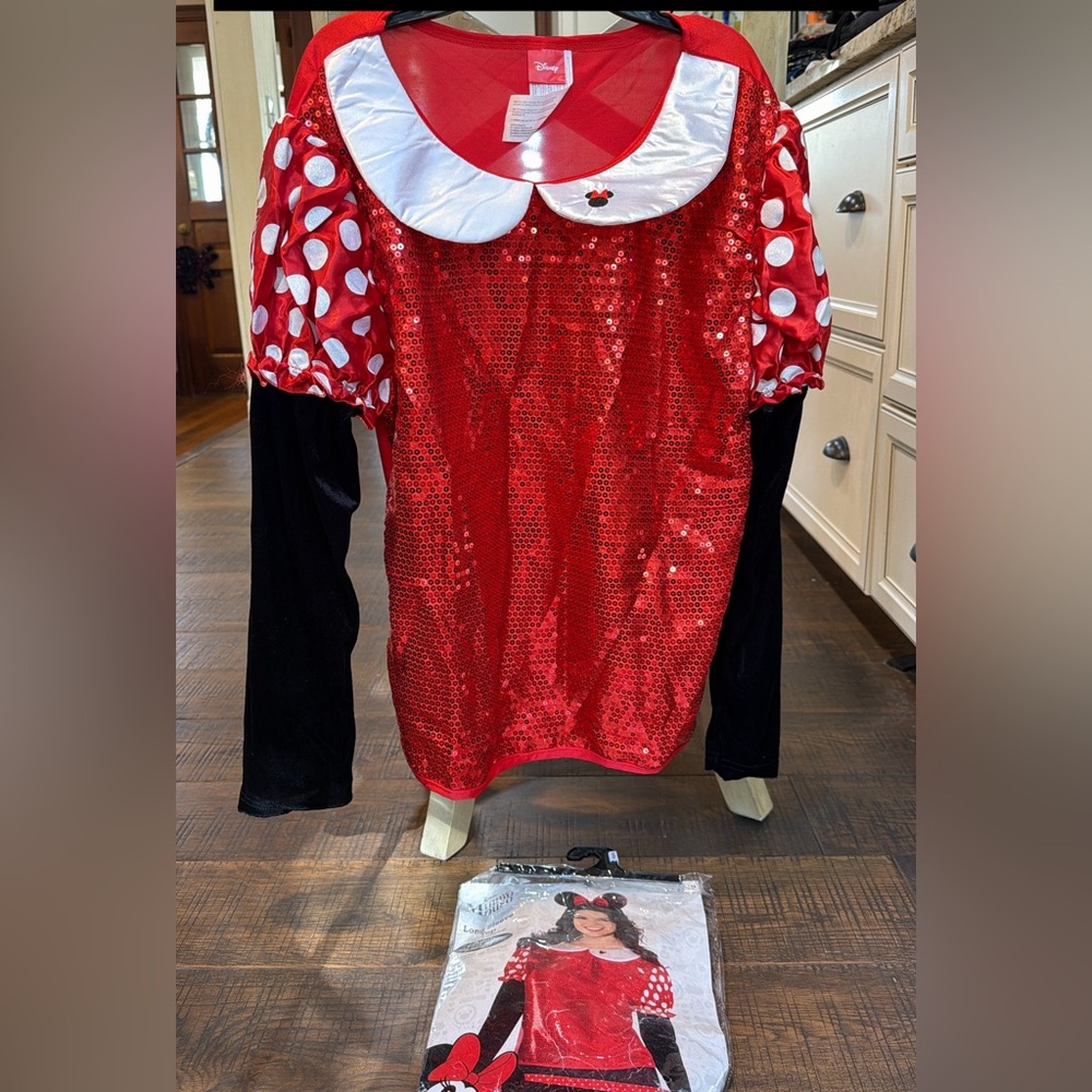 NWT Minnie Mouse sequin top